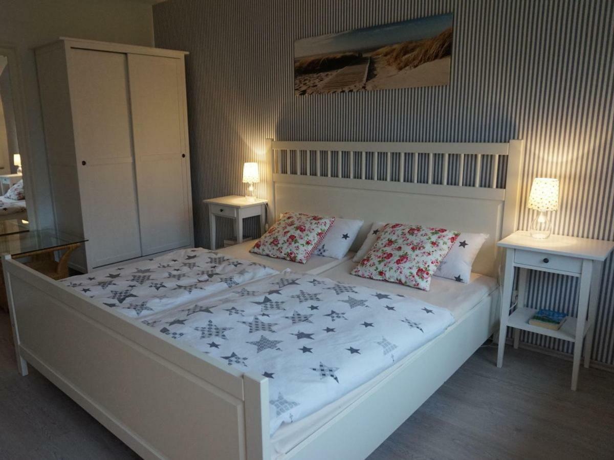 Ferienhaus "Achtern Diek" Villa บือซุม ภายนอก รูปภาพ